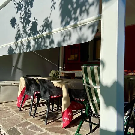 Delle Rose بيت ضيافة 4*